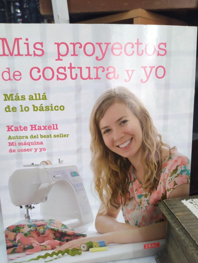 Mis Proyectos de Sewing and Yo book