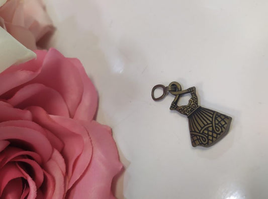 Metal pendant for dress cursor