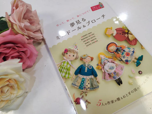 Livro The Dreamy Mini Dolls and Brouch